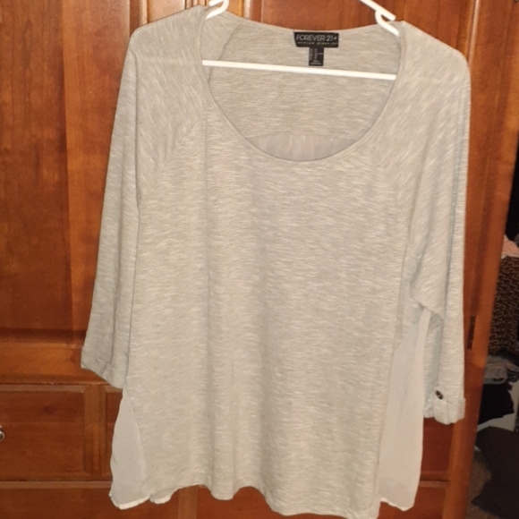 Forever 21+ Women's blouse. Lightly worn - Picture 2 of 5